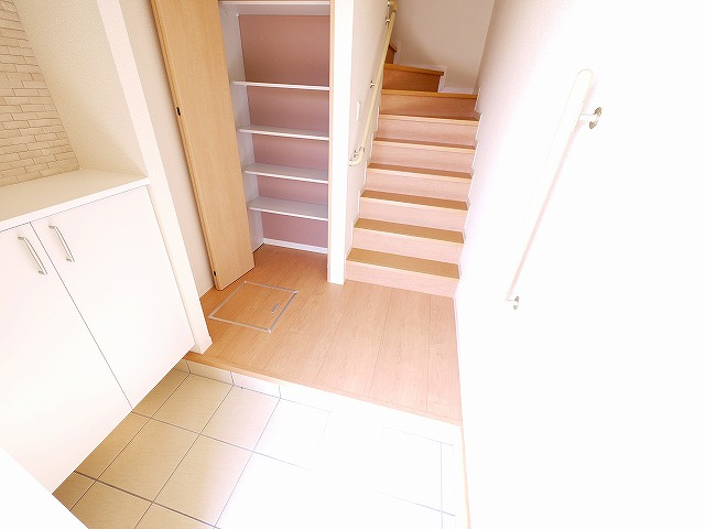 シャーメゾン石上の玄関|シンプルで使いやすい玄関です