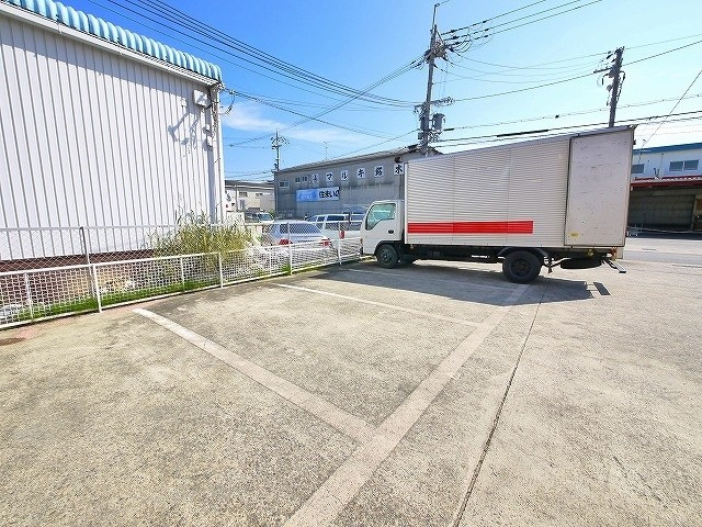 北之庄西町２丁目事務所付倉庫の駐車場