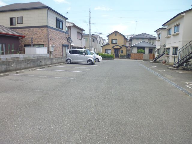 ルミナスハイツの駐車場