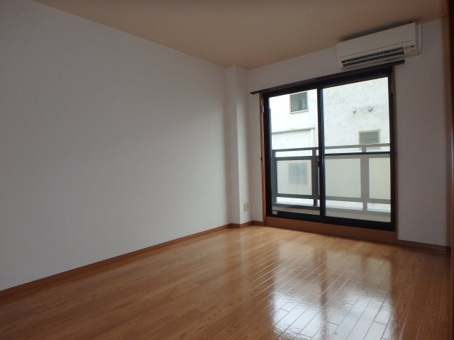 ガーディニアシティ稲荷町の洋室