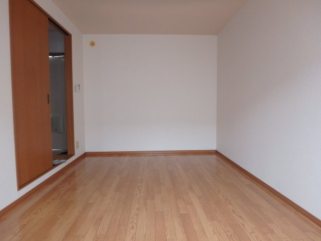 ガーディニアシティ稲荷町の洋室