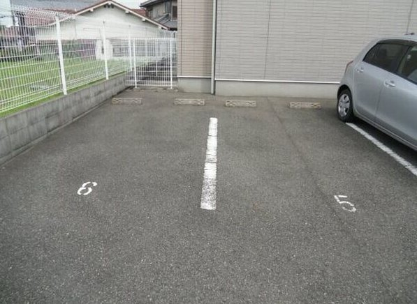 セレッソ八木の駐車場