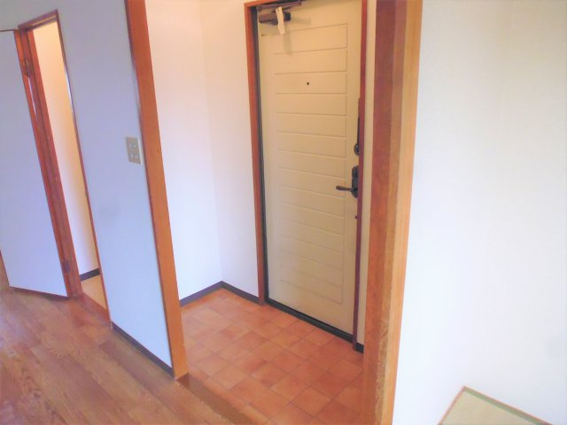 山手マンションの玄関