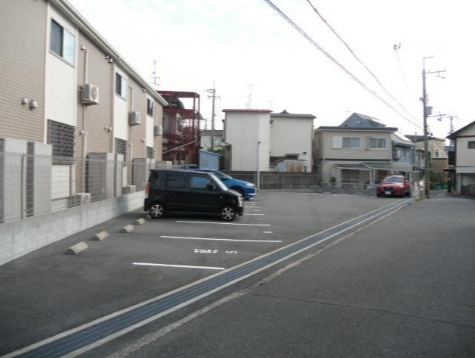リュクス西明石2の駐車場