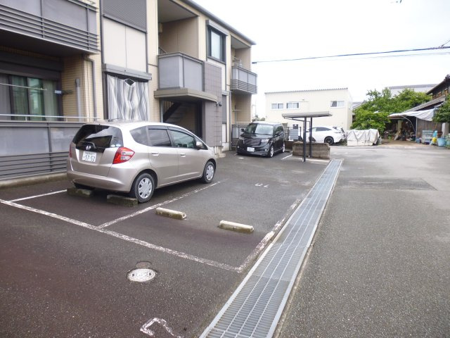 ヴィラヴィオレットBの駐車場