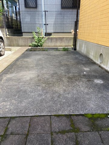 北井タウンハウスの駐車場