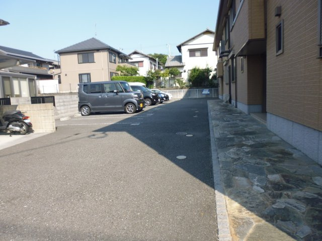 ディアス潤和の駐車場
