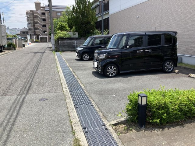 メゾンドエムの駐車場