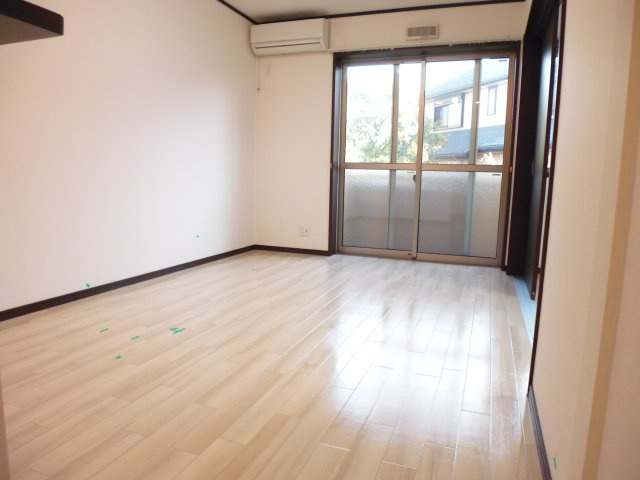 サニーヒルの洋室