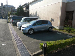 メゾンドエムの駐車場