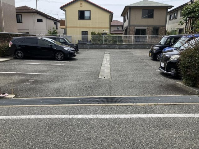 セーブルコートの駐車場