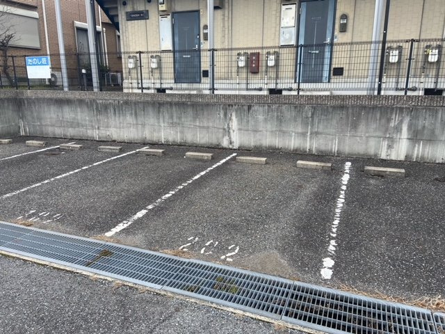 たのし荘の駐車場