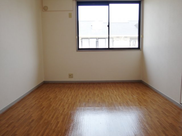 ハイツ王塚の洋室