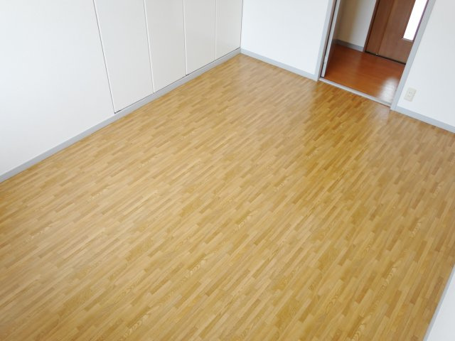 ハイツ王塚の洋室