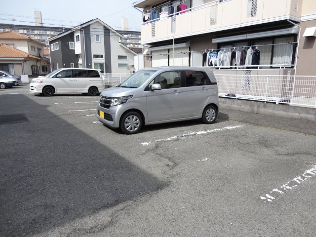 ハイツ王塚の駐車場|ハイツ王塚