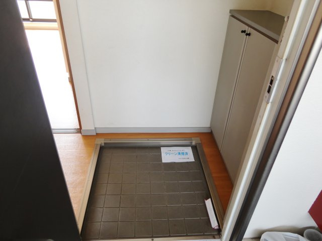 ハイツ王塚の玄関