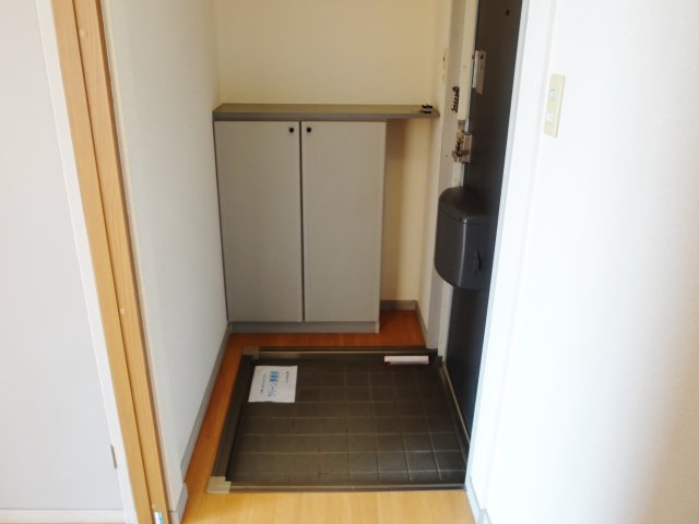 ハイツ王塚の玄関