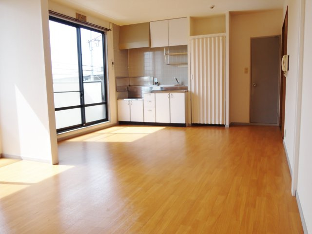 ハイツ王塚の居間・リビング