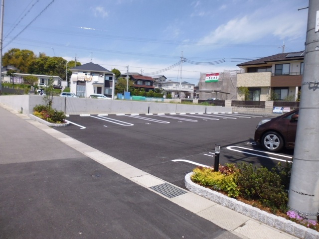シャーメゾン茜の駐車場