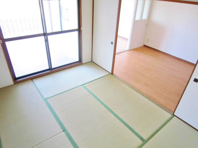 パールシャトー藤江駅前の居間・リビング|和室6帖