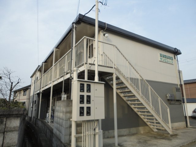 明石市大久保町西島のアパートの外観