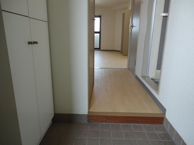 YKハイツ相生町の玄関|玄関と廊下
