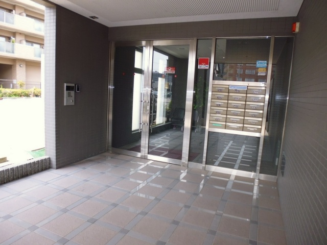 明石市大久保町大窪の賃貸マンションのエントランス