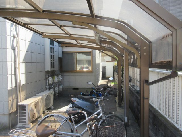 メロディハイム太寺の駐車場
