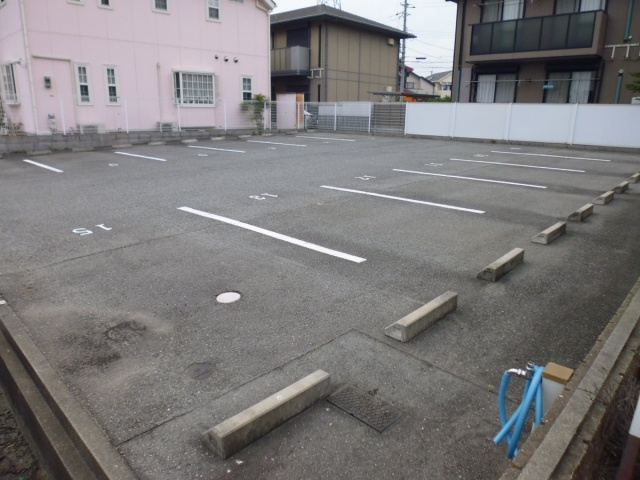 グランノーヴァの駐車場