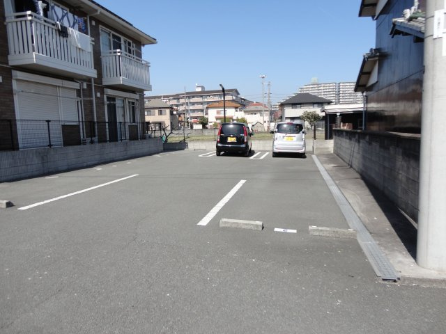 グランモア土山の駐車場