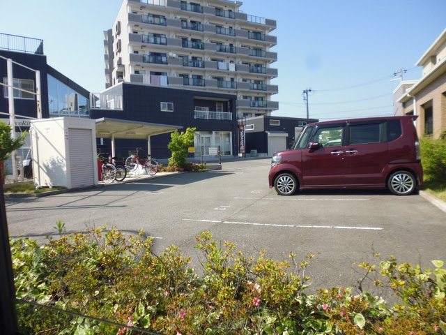 グランポン魚住の駐車場