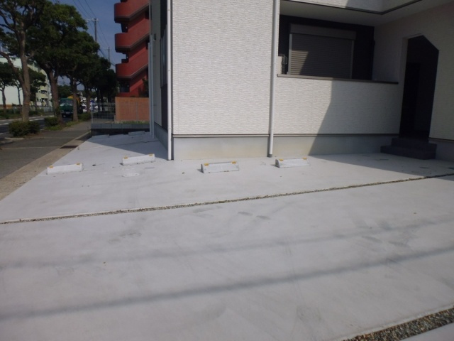 アジール・アンの駐車場