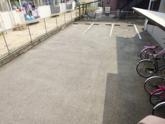 第2マンション旭の駐車場