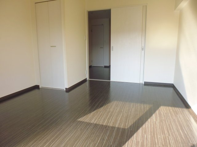 マンション東二見の洋室