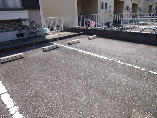 アーバン堂の前の駐車場