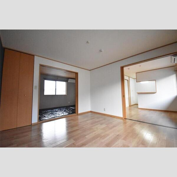 ハートフルハイツの居間・リビング