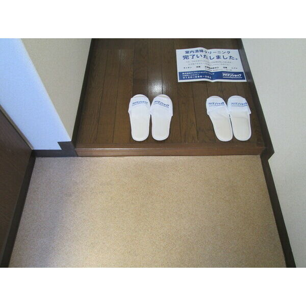 中西駅前ビルの玄関