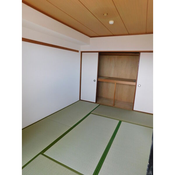 中西駅前ビルの和室