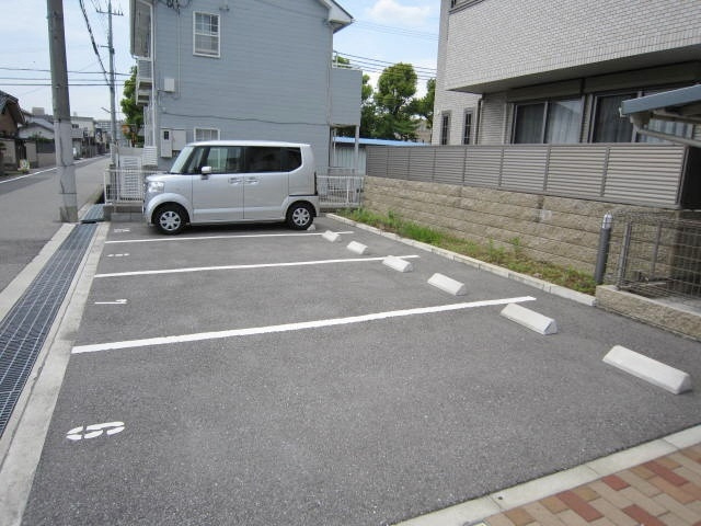 ラフィーネの駐車場