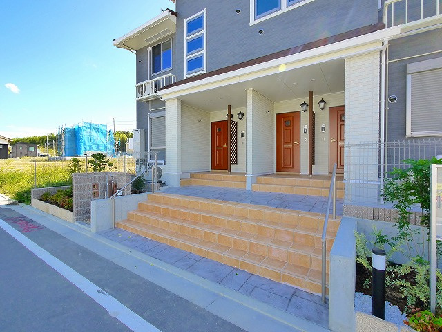 ラ・レコルトBのエントランス|落ち着いたエントランスです