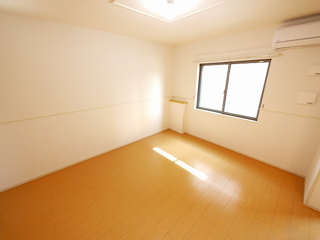 ラ・レコルトBの居間・リビング|ゆったり過ごせるリビングです