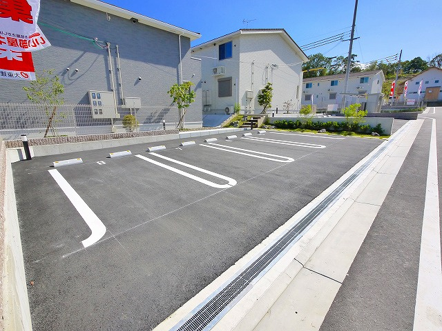 ラ・レコルトBの駐車場|カースペースがあります