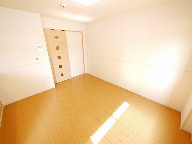 ラ・レコルトBの居間・リビング|ゆったり過ごせるリビングです