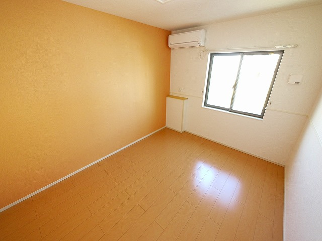 ラ・レコルトBの洋室|明るい洋室です