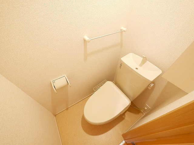 ラ・レコルトBのトイレ|ゆったりとした空間のトイレです