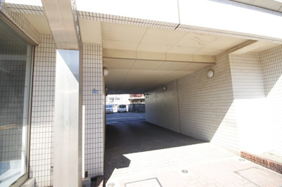 【その他共用部分】 | タウンコート花澤 | 駐車場入り口