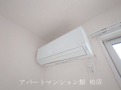 【設備】 | ソレアードＤ | ★キッチン窓にカーテンロール
