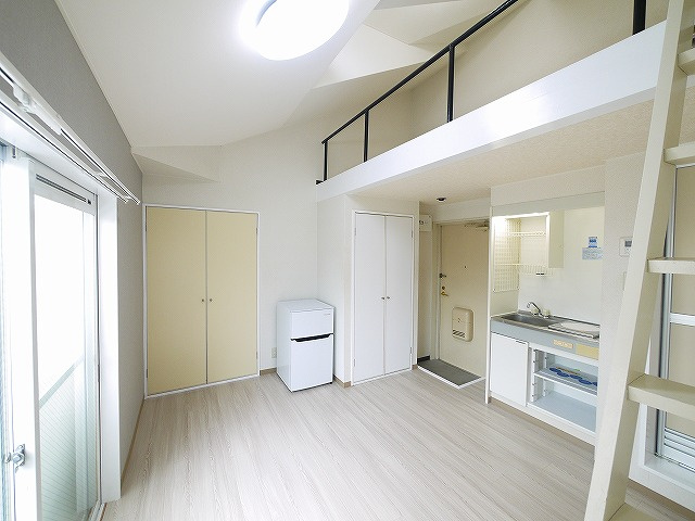 シティパレス西大寺P-7の洋室|スタンダードな洋室です