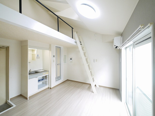 シティパレス西大寺P-7の居間・リビング|ゆったりとしたリビングです