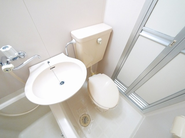 シティパレス西大寺P-7の洗面所|脱衣スペースもあります